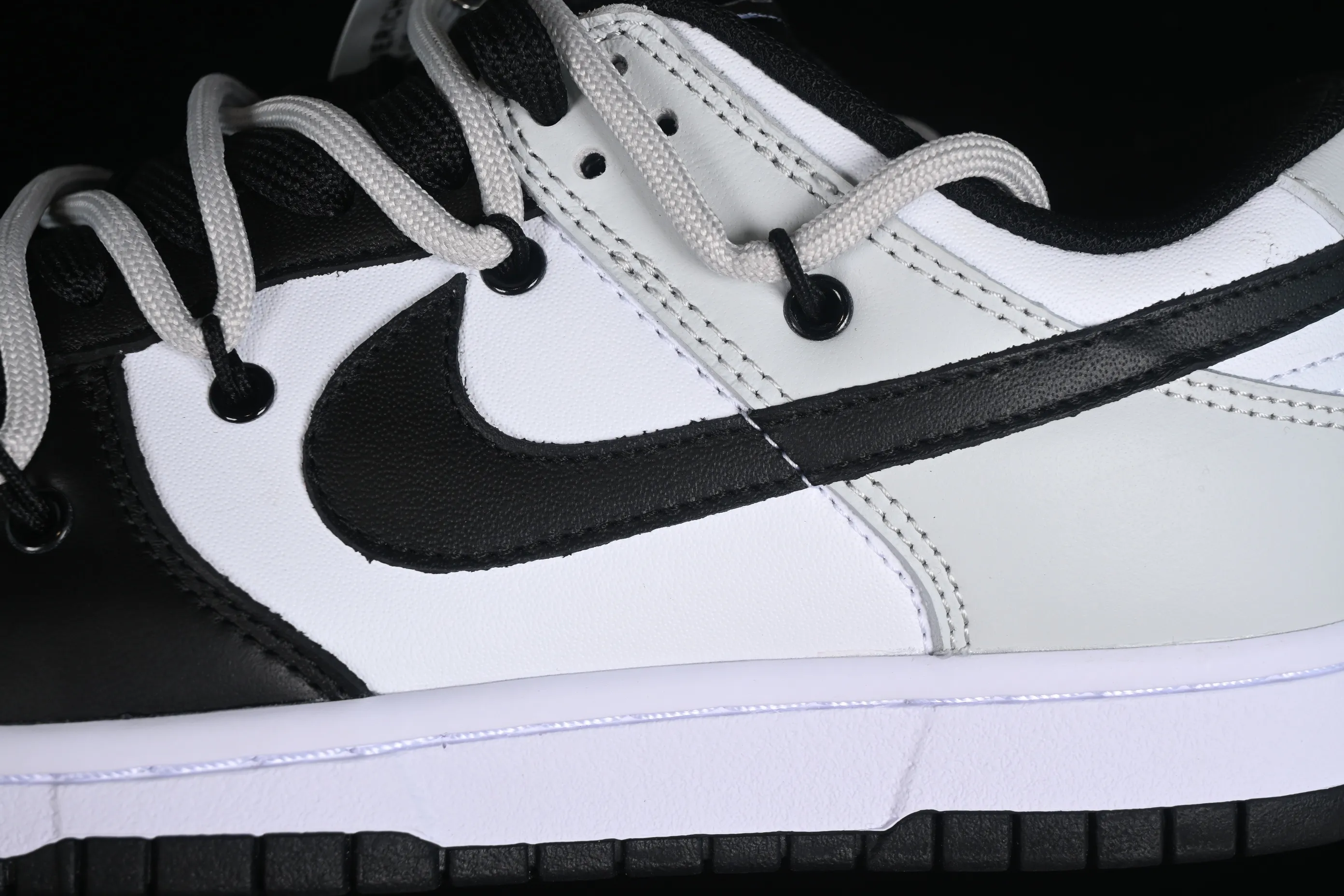 All categories Nk SB Dunk series Nk SB Dunk Low Low-top sneakers Nk Dunk Low Letter Panda Black and gray high street deconstruction SB strap low-top casual sneakers CW1590-100